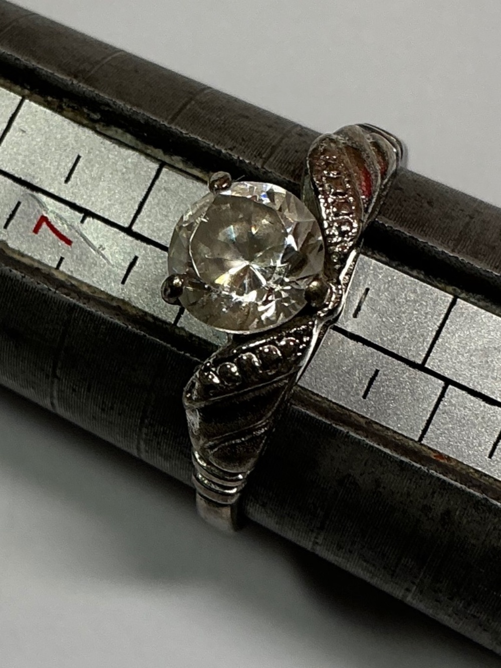 Vintage Sterling Silver LIND Ring with clear stone. Size 8